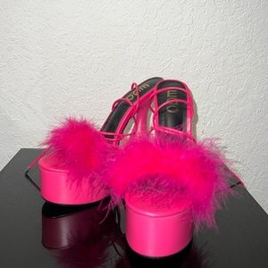 Pink platforms heels with fur